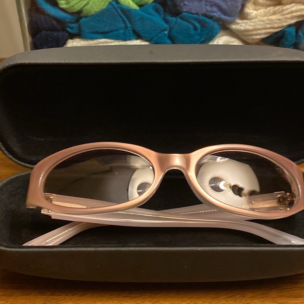 Coach Pink Sunglasses with Coach heart & not in Coach case - Picture 9 of 12